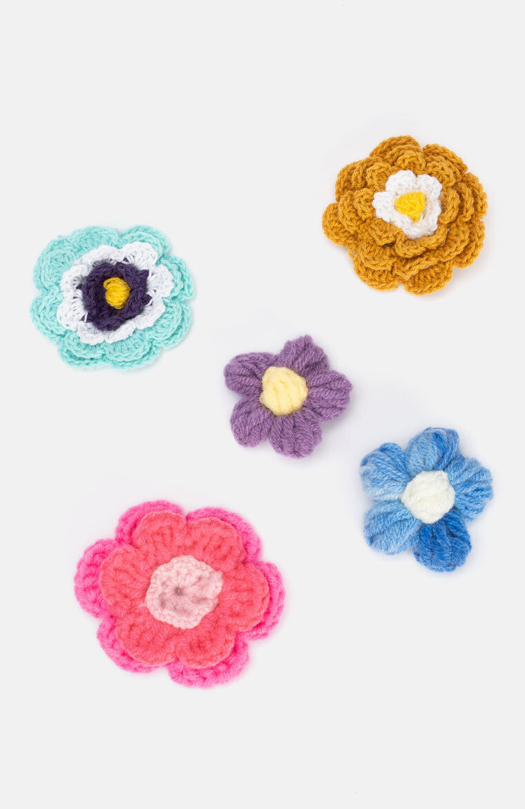 Flower-Broochies set in Bunt